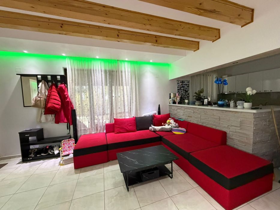 Vand canapea + masa living si cuier haine +pantofar