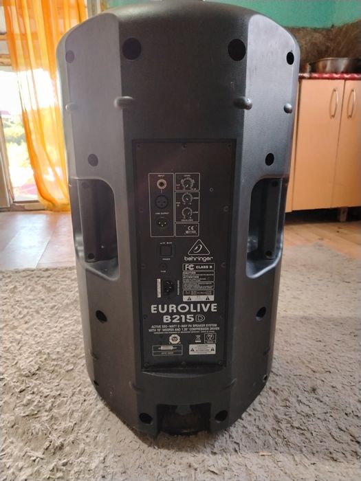 Vand Urgent boxa Behringer