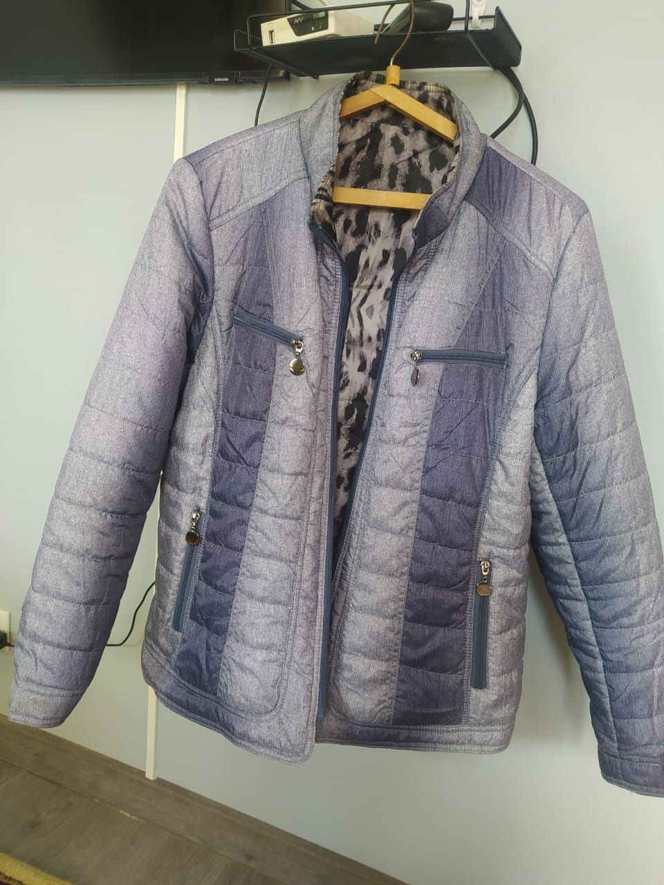 Продам куртки 52-54 размеры,одна удлиненная,новая,вторая двухсторонняя