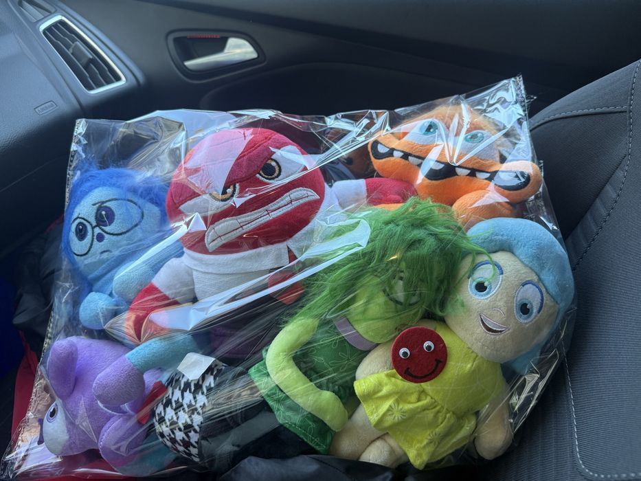 Plusuri / jucarii inside out