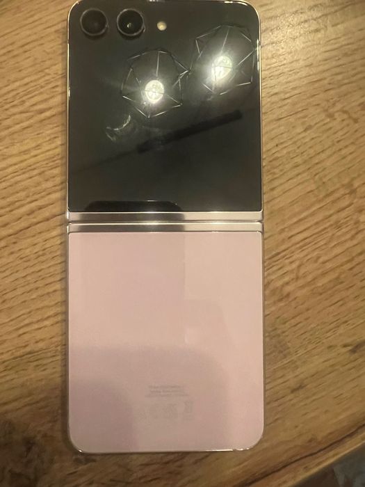 Samsung z flip 5 , 256gb, като нов