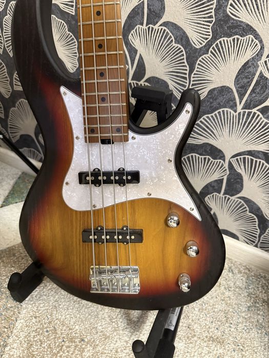 Vand chitara bass Harley Benton Vintaga Kit+accesorii si amplificator
