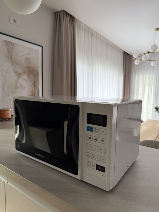 Cuptor microunde samsung putin folosit, fara farfuria de sticla