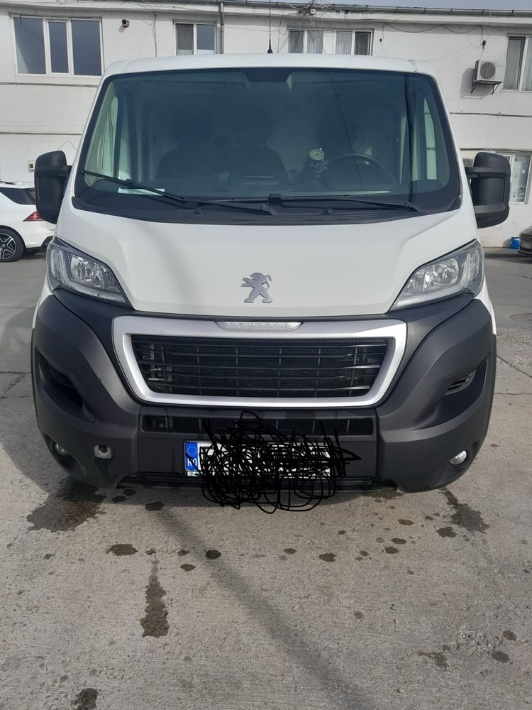 Vindem auto izoterma Peugeot Boxer.