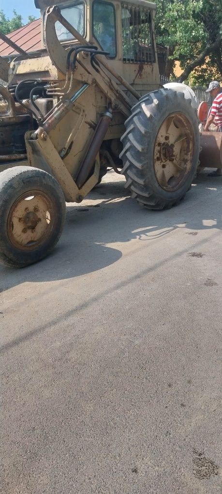 Vând tractor ifron