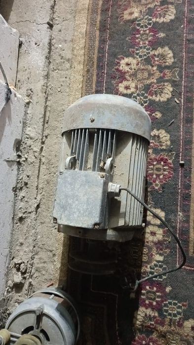 Моторчик 2.2 к.в и  Зиловски  компрессор