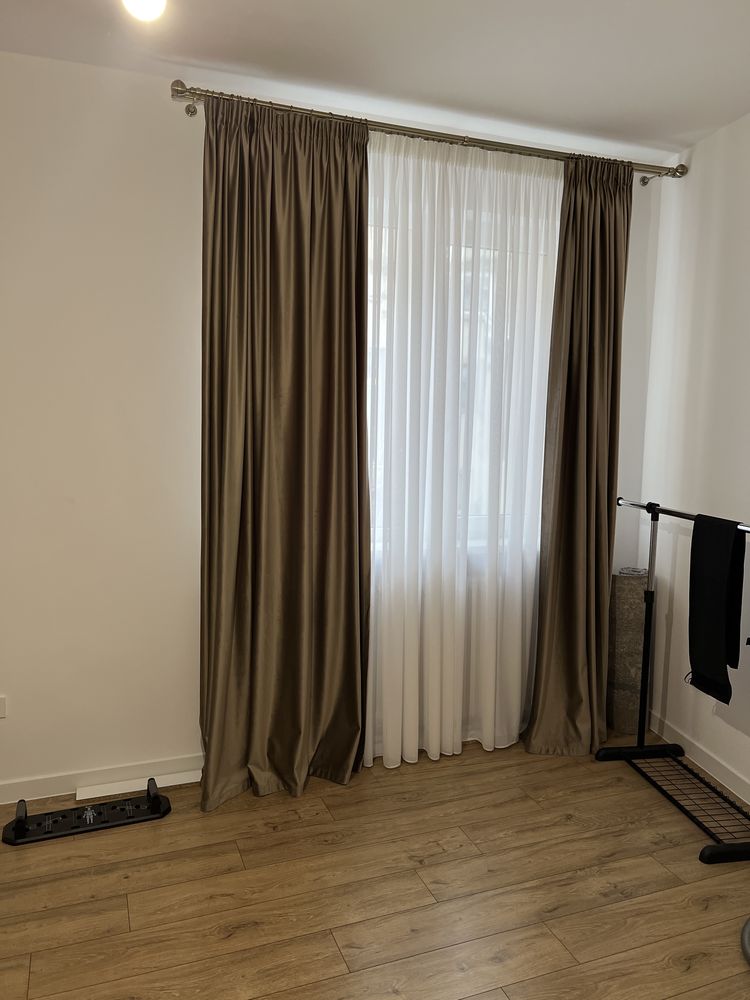 Vand draperii de catifea  si perdele + galerii