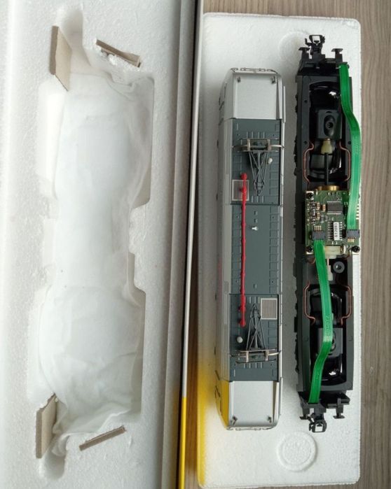 Locomotiva digitala trix 22091 , digitala scara HO 

Tracțiune integra