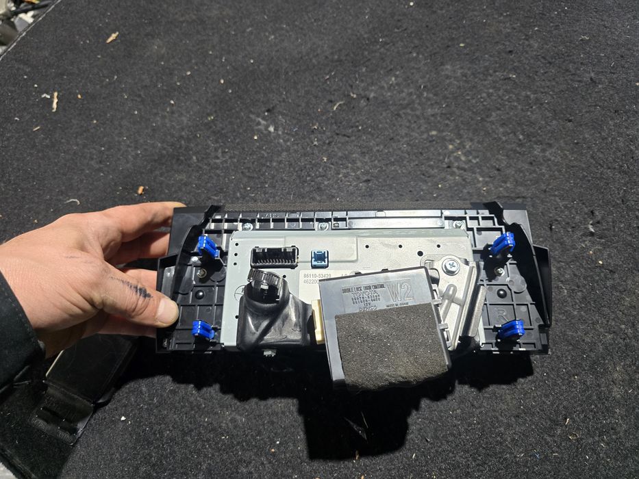 Monitor lexus is300h III fa elift 2019-2022 impecabil