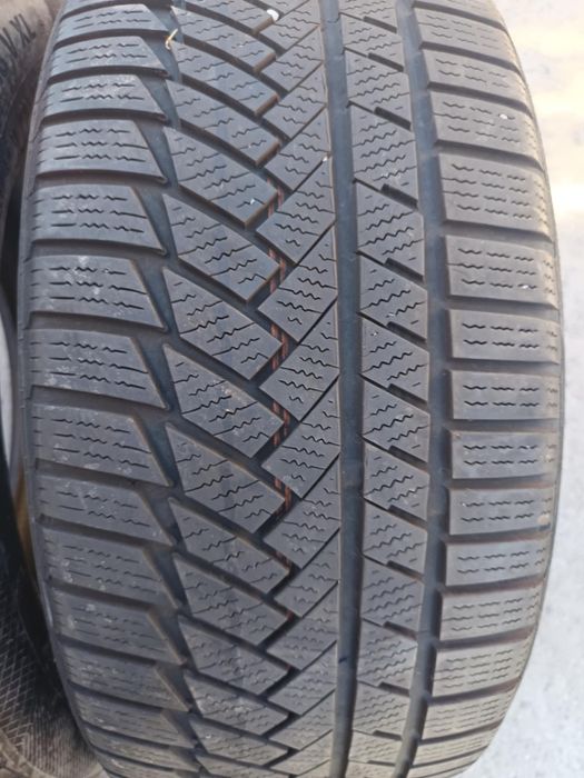 245/45/18 2броя Continental.Гумите са в перфектно състояние,без лепенк