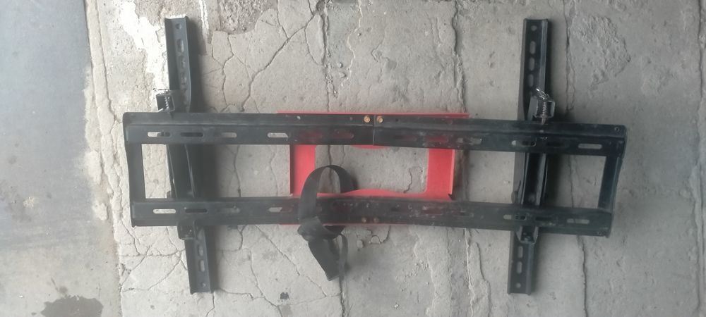 Настенное крепление для телевизора.