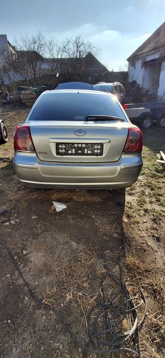 Dezmembrez Toyota avensis t25 2l dizel 2004. 116cp