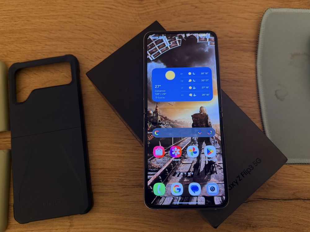 Телефон Samsung Galaxy Z Flip 3 256Gb