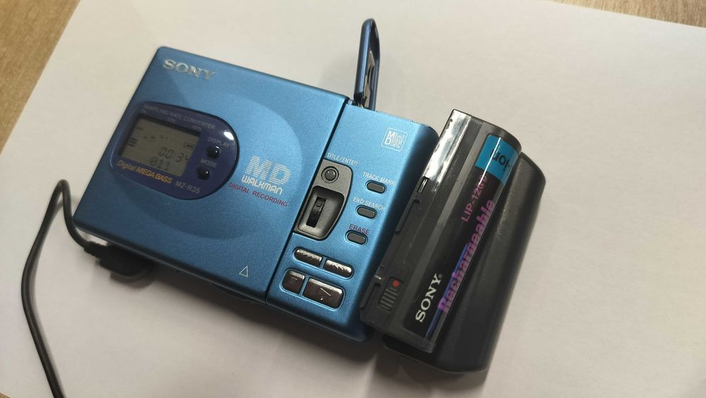 Walkman Sony MZ-R35 MD Portable MiniDisc Player Recorder -Rem RM-MZ1T