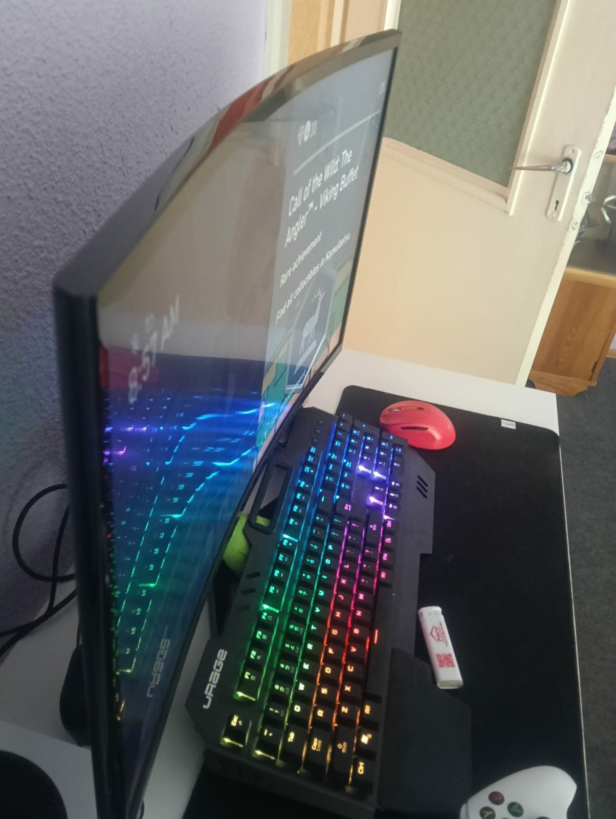 Se oferă spre vânzare Acest monitor.Samsung 27 ingh curved