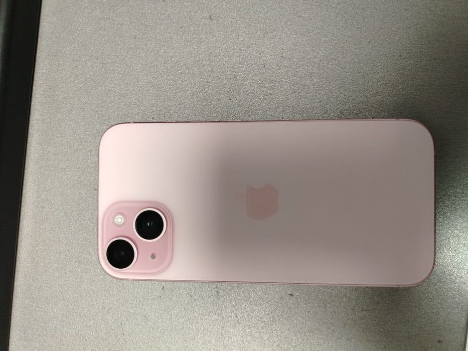 Айфон 15 розовый аккум 87%
