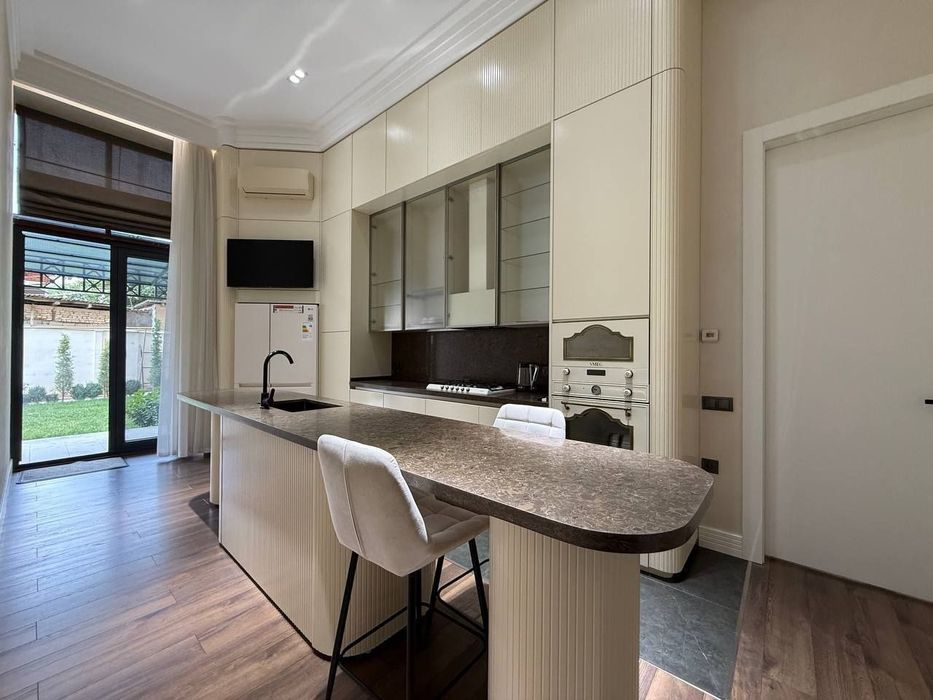 200м2Срочная Продажа 5/1/10*Улица: Катта Мирабад
ЖК: "MIRABAD PALACE"