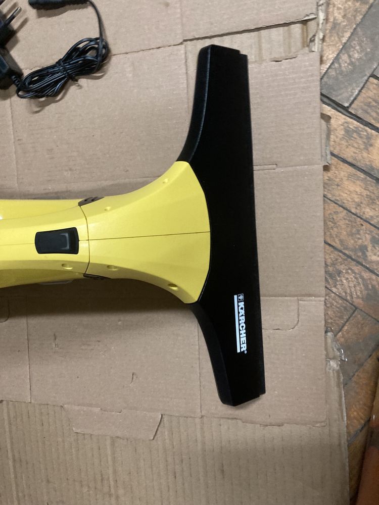 Aspirator Spalat Geamuri Karcher