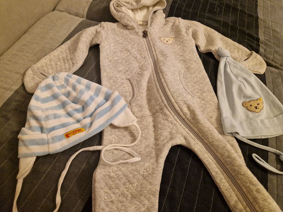 Vând set salopeta bumbac organic 74 + 2 căciuli Steiff