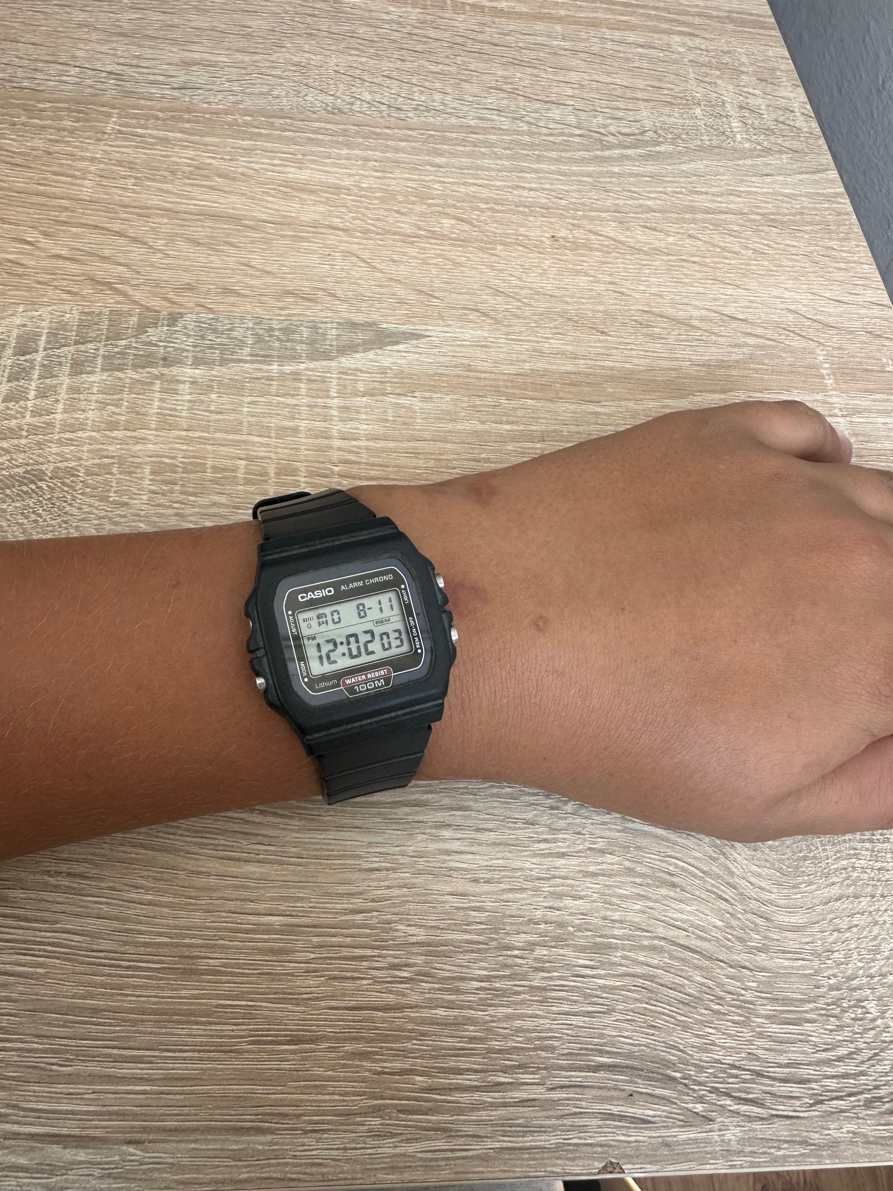 Часовник Casio w-720