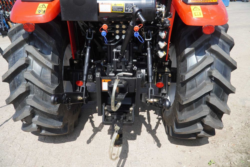 Tractor YTO NMF704C (70 CP / EURO 5) cu incarcator frontal si cupa