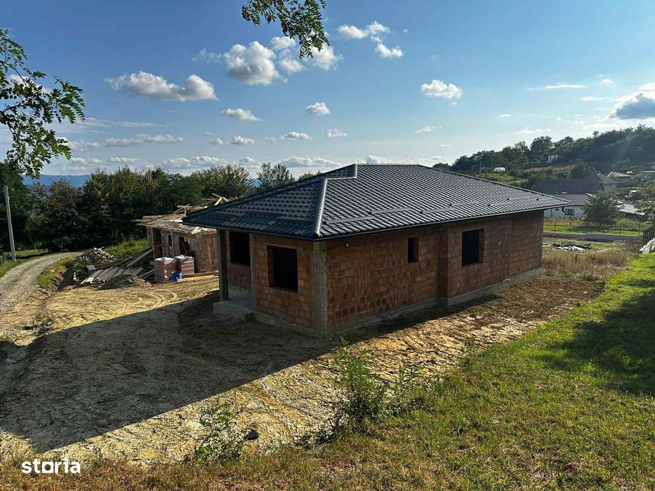 Dealul Grosului  Casa pe un nivel cu  5 ari teren priveliste deosebita