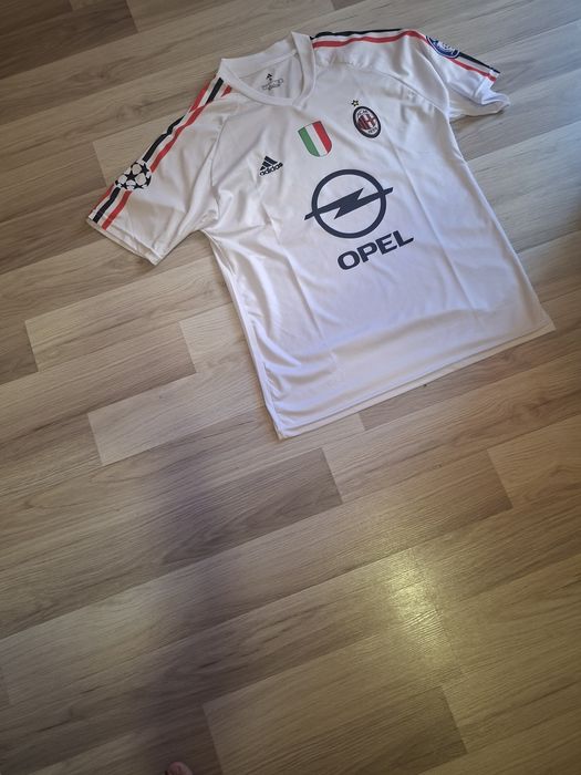 Екип на Ac MILAN играчът е КАКА