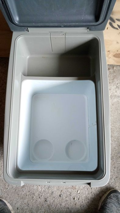 Компресорен хладилник WAECO за каравана/кемпер на 12/24 волта