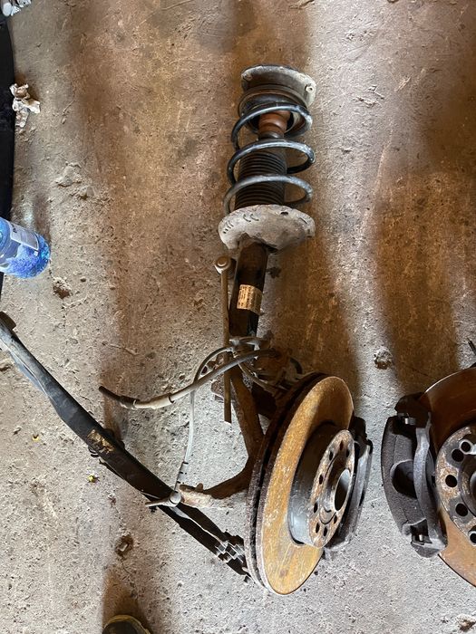 Fuzeta dreapta stanga Audi A3 8V 1.6 2.0 an 2013-2018 1.4 tsi