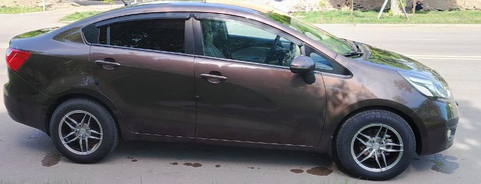 Автомобиль Kia Rio 2013 года