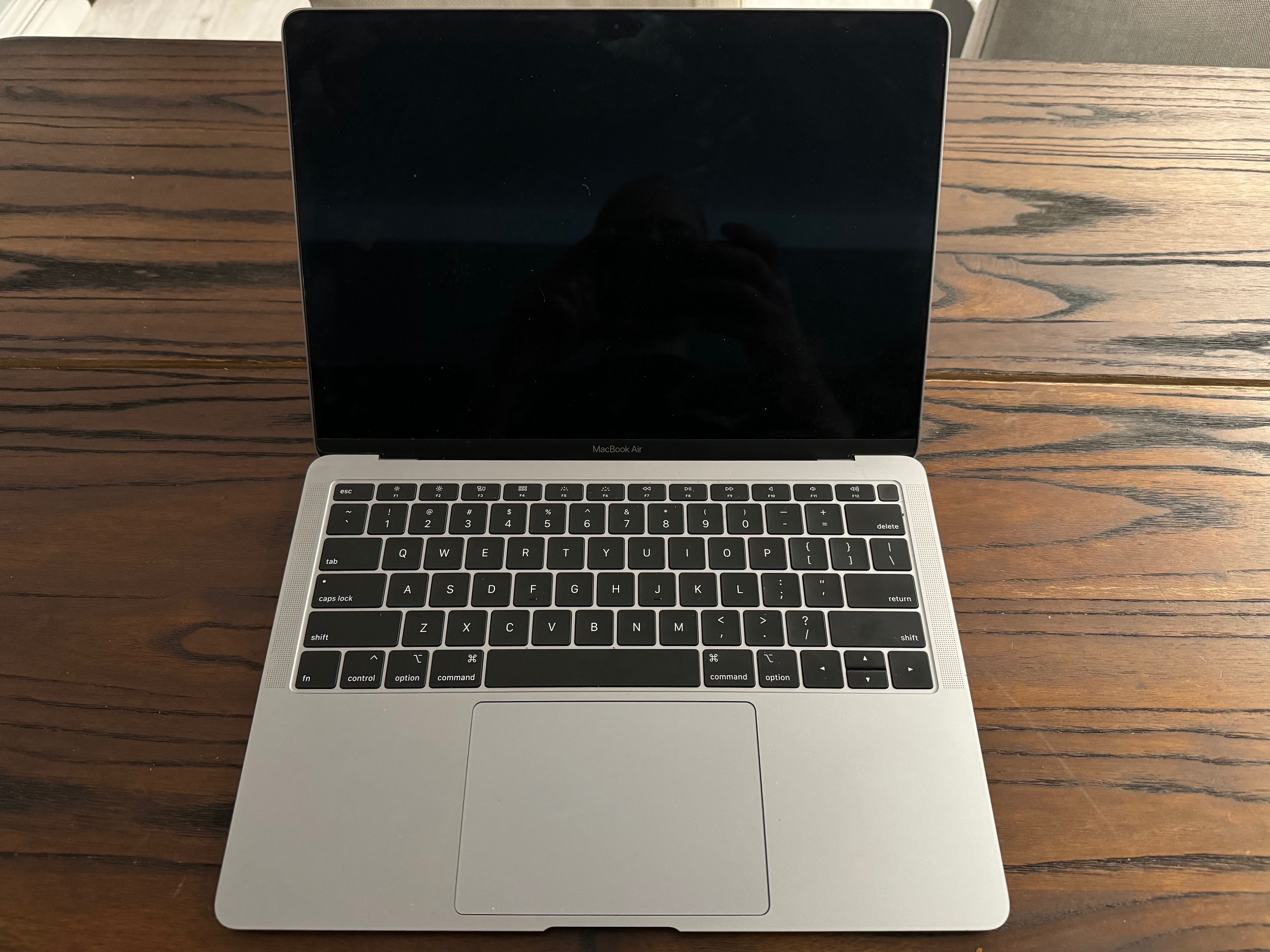 macbook air 13" 2019 i5 8gb RAM SSD 120gb