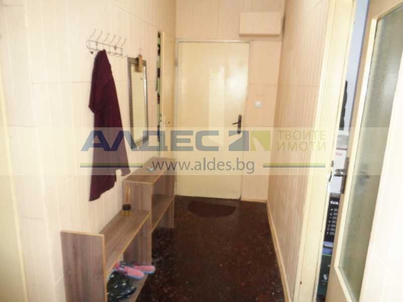 Продава се Тристаен апартамент в Радомир - 94 кв.м за 852 €/кв.м - Снимка #11