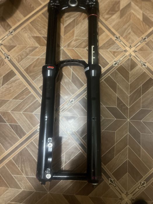 Вилка за велосипед rock shox boxxer 2017 charger 27,5