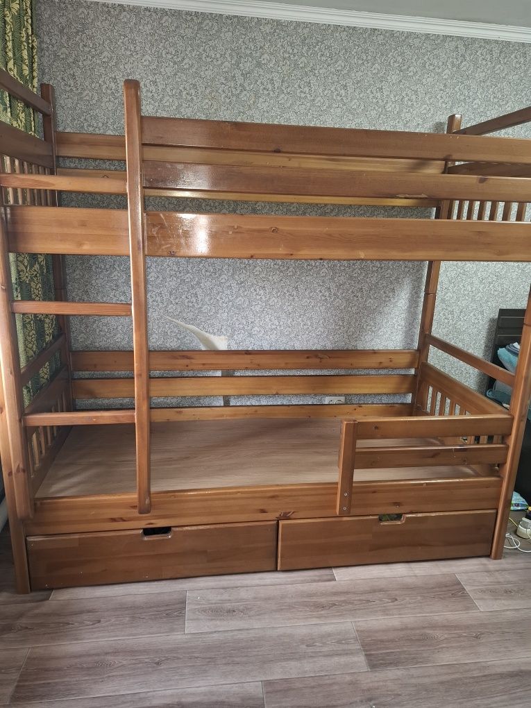 Двухярусная кровать