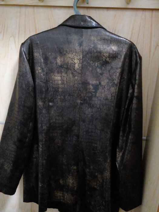 Пиджак женский большого размера.