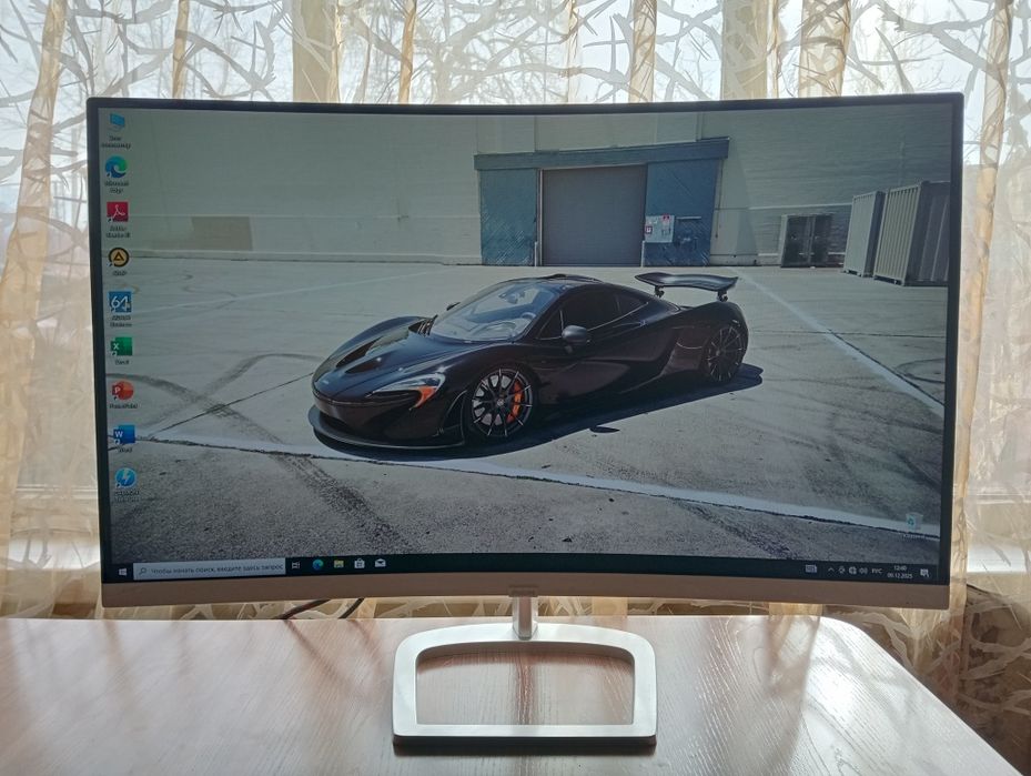 Изогнутый монитор Philips 328E9Q