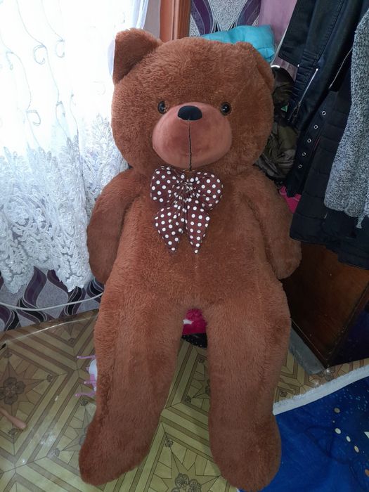 Много голям плюшен  мечок
