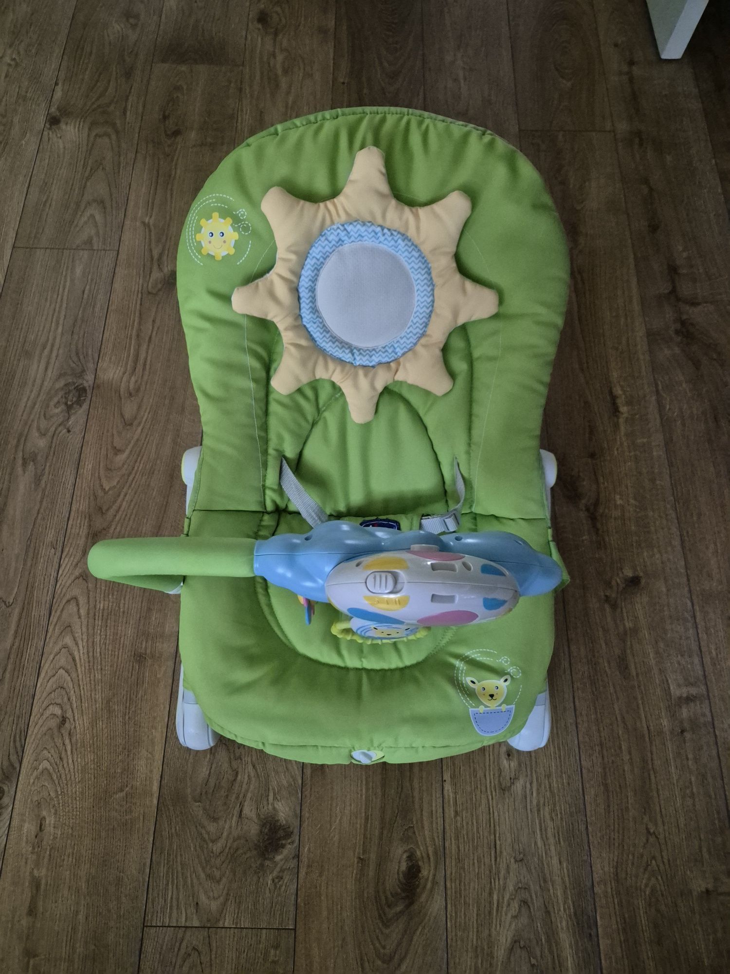 Chicco Baloon шезлонг с функция за люляне (батерии)