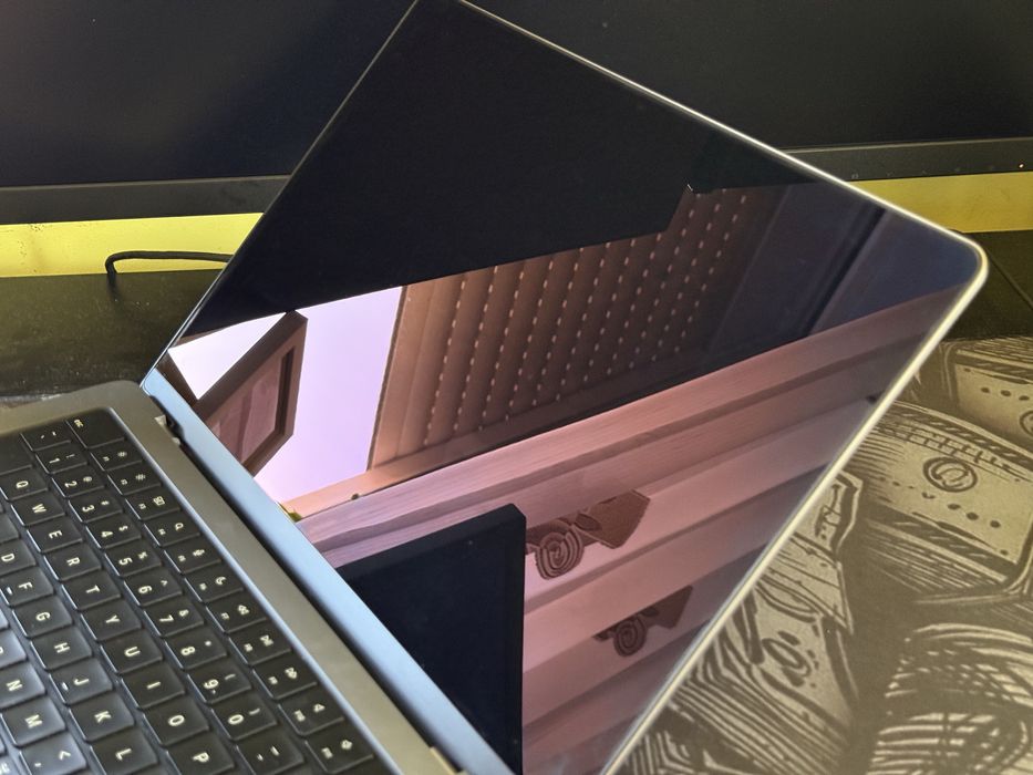 Apple MacBook Pro 2021 + Factura iStyle