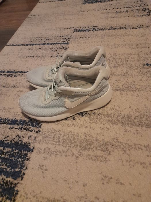 Vând Adidasi Mărimea 36