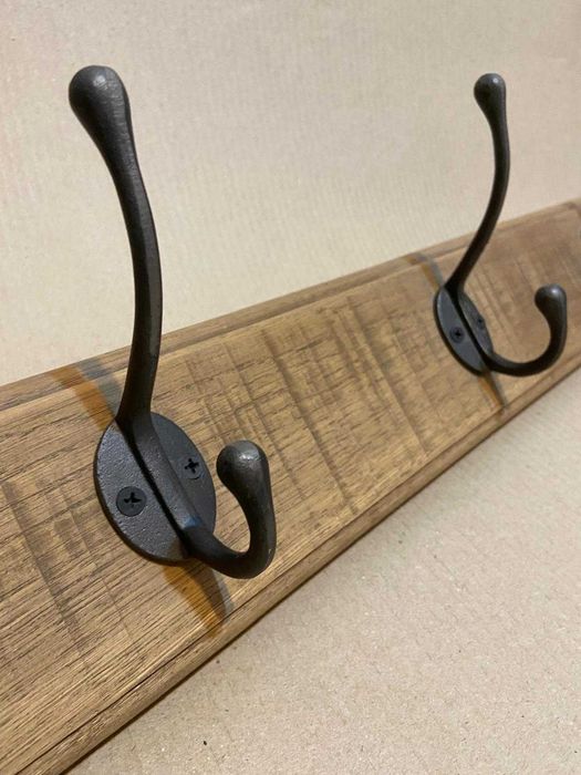 Cuier din lemn masiv cu 5 agățători metalice – stil rustic industrial