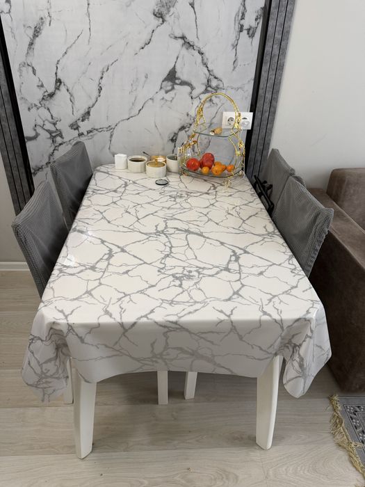 Стол , раздвижной , белого цвета