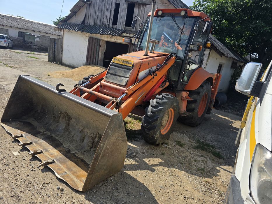 Buldoexcavator fiat  kobelco 2004 6500ore.