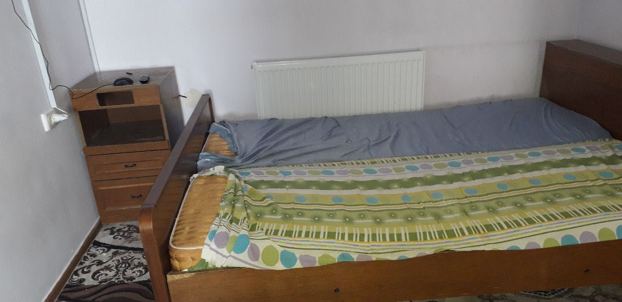 2 kishilik divan tumbasi bilan sotiladi