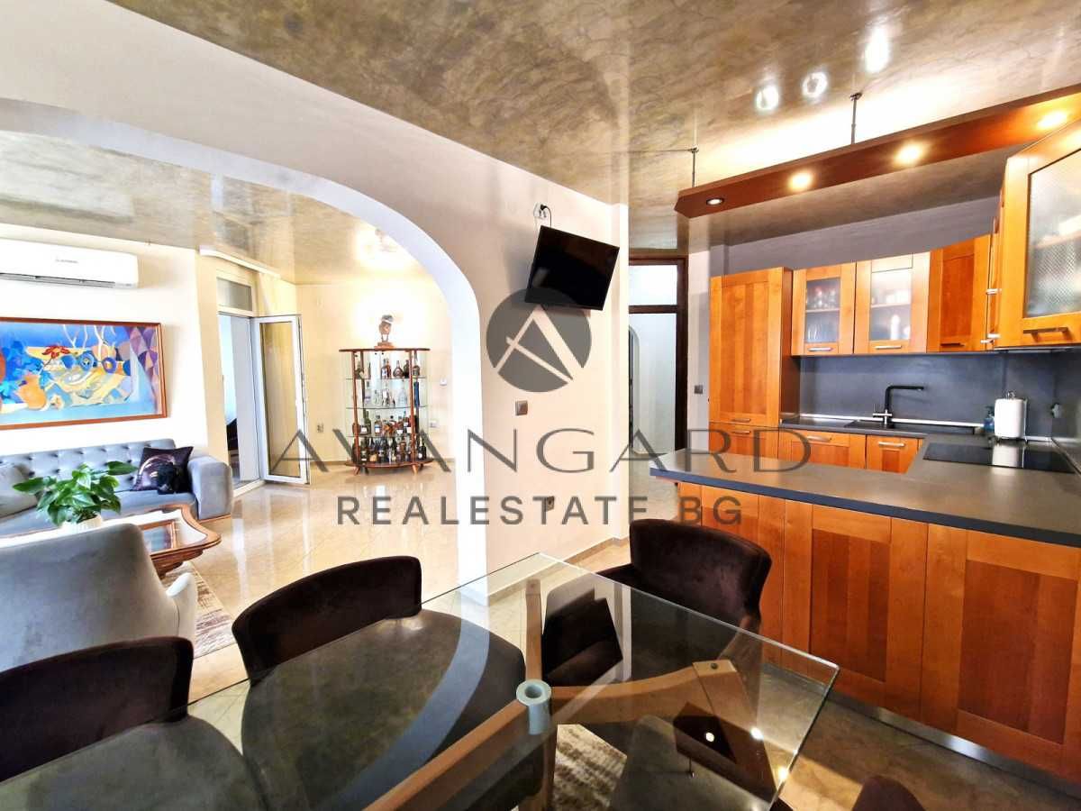Продава се Тристаен апартамент в Пловдив, Тракия - 118 кв.м за 1864 €/кв.м - Снимка #2