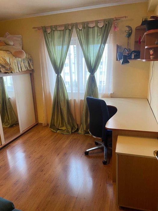 Proprietar, închiriez apartament 3 camere, decomandat, în mun Brașov