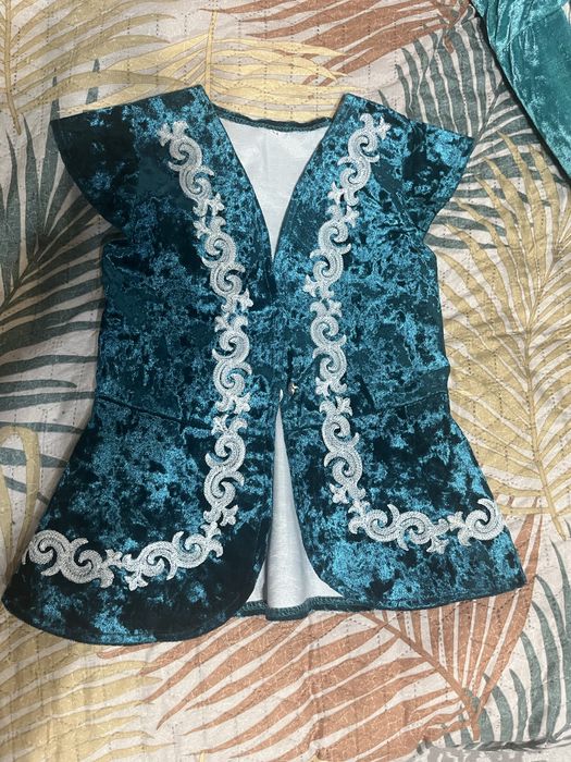 Детский жилет в национальном стиле