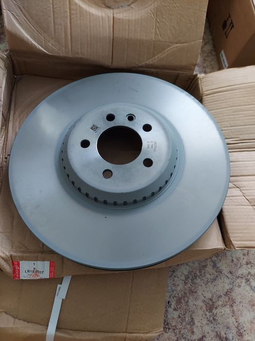 Передние тормозные диски оригинальные на range rover p530, L460 кузов