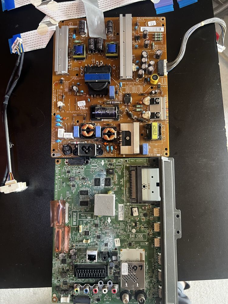 Vand Piese din Tv LG spart