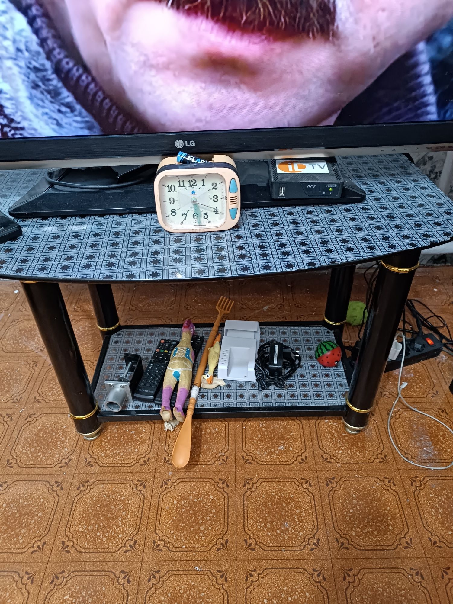 Столик под телевизор